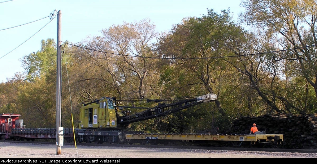 CNW Ohio Crane runs down the east side of Butler Yard